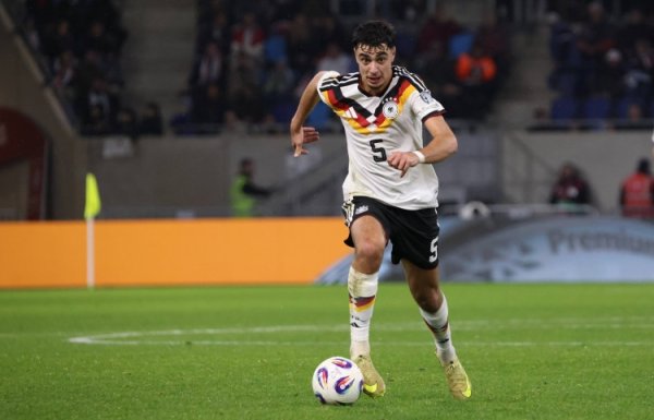 小鬼住持！21岁帕夫洛维奇挑德国中场大梁，身价5500万拜仁将来星